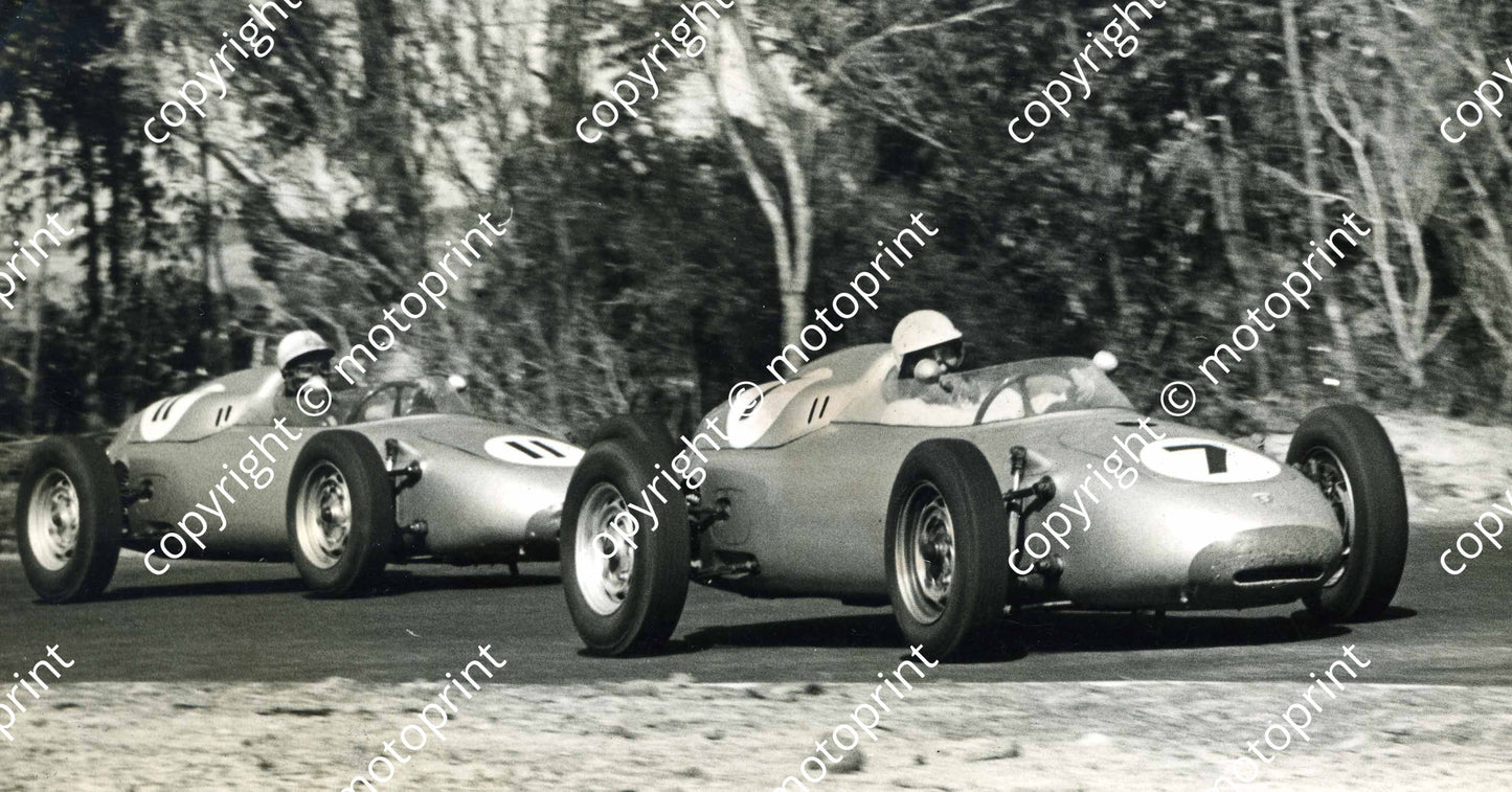 1960 Cape GP 5 Dec 7 Stirling Moss, 11 Jo Bonnier Porche