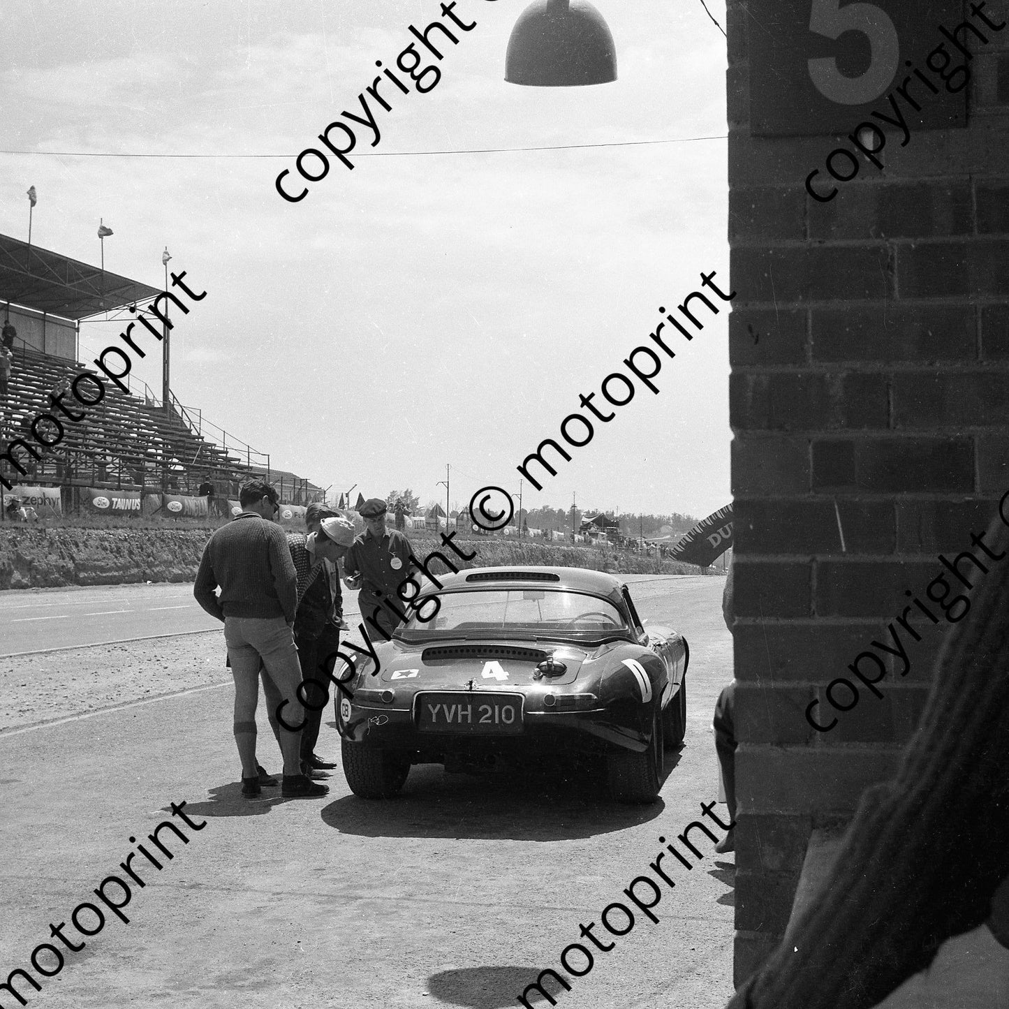 1964 4 Peter Sutcliffe Dickie Stoop lightweight E-type Jag (3)