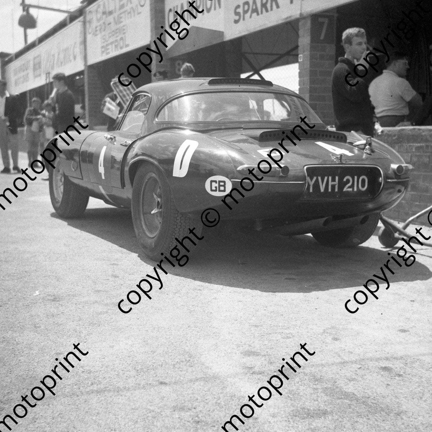 1964 4 Peter Sutcliffe Dickie Stoop lightweight E-type Jag (courtesy Ken Stewart) (4)