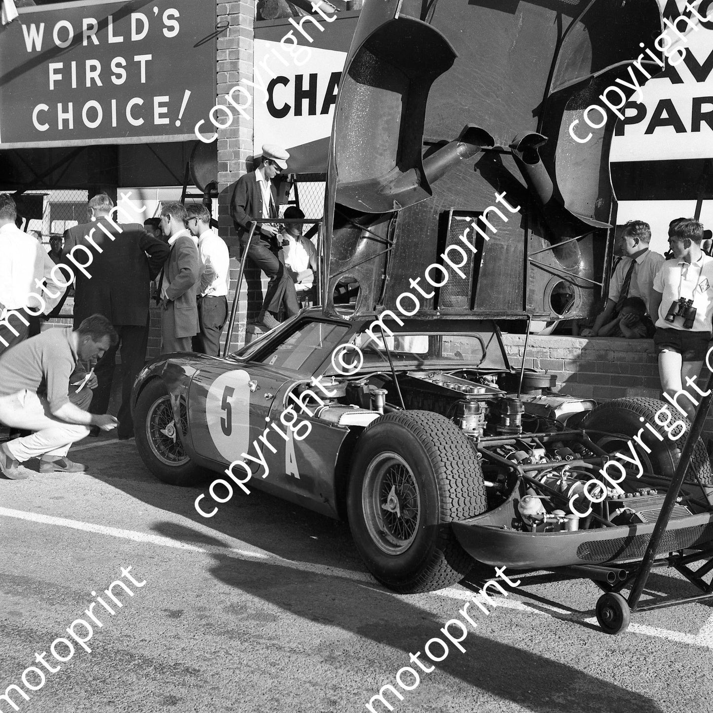 1965 5 Jackie Epstein Paul Hawkins Ferrari 250LM (courtesy Ken Stewart) (3)