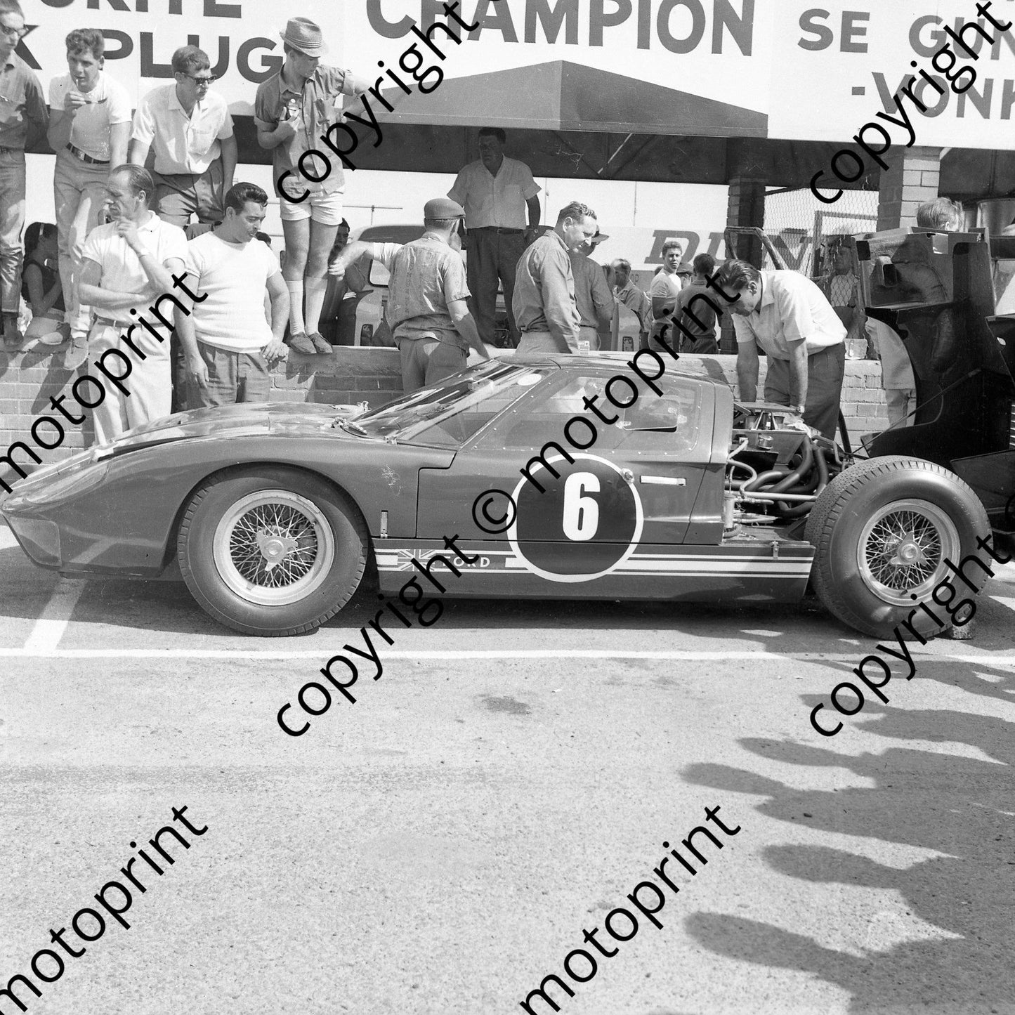 1965 6 Peter Sutcliffe, Innes Ireland Ford GT40 Dr Dawie Gous centre behind car (courtesy Ken Stewart) (12)