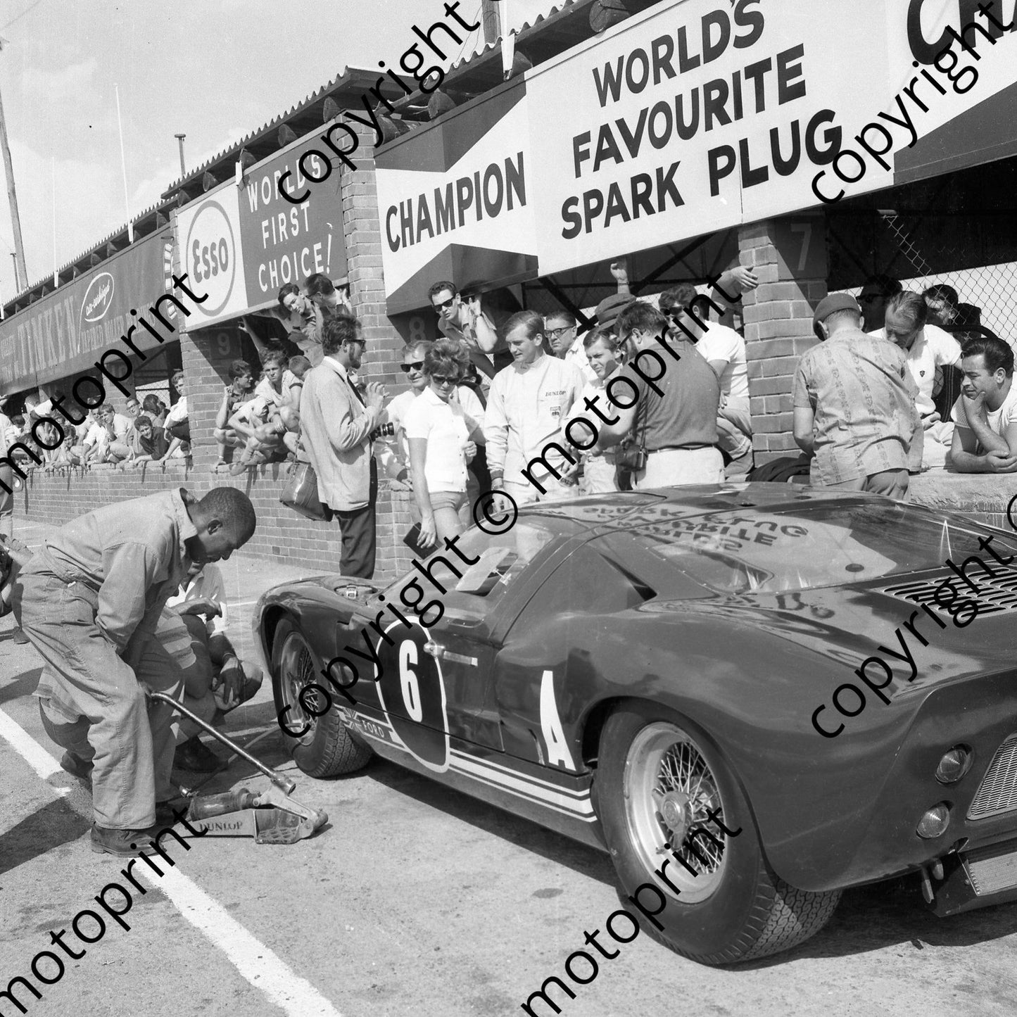 1965 6 Peter Sutcliffe, Innes Ireland Ford GT40 Sutcliffe D_Udy centre NOTE tyre pressure man (courtesy Ken Stewart) (1)