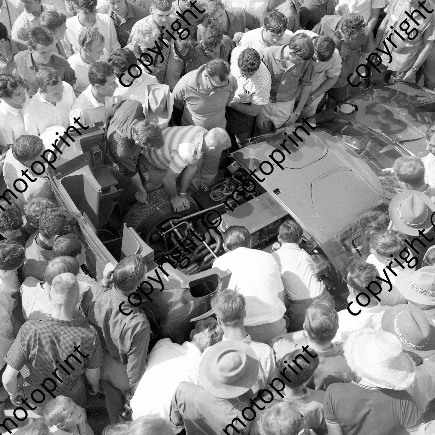 1965 6 Peter Sutcliffe, Innes Ireland Ford GT40 (courtesy Ken Stewart) (14)