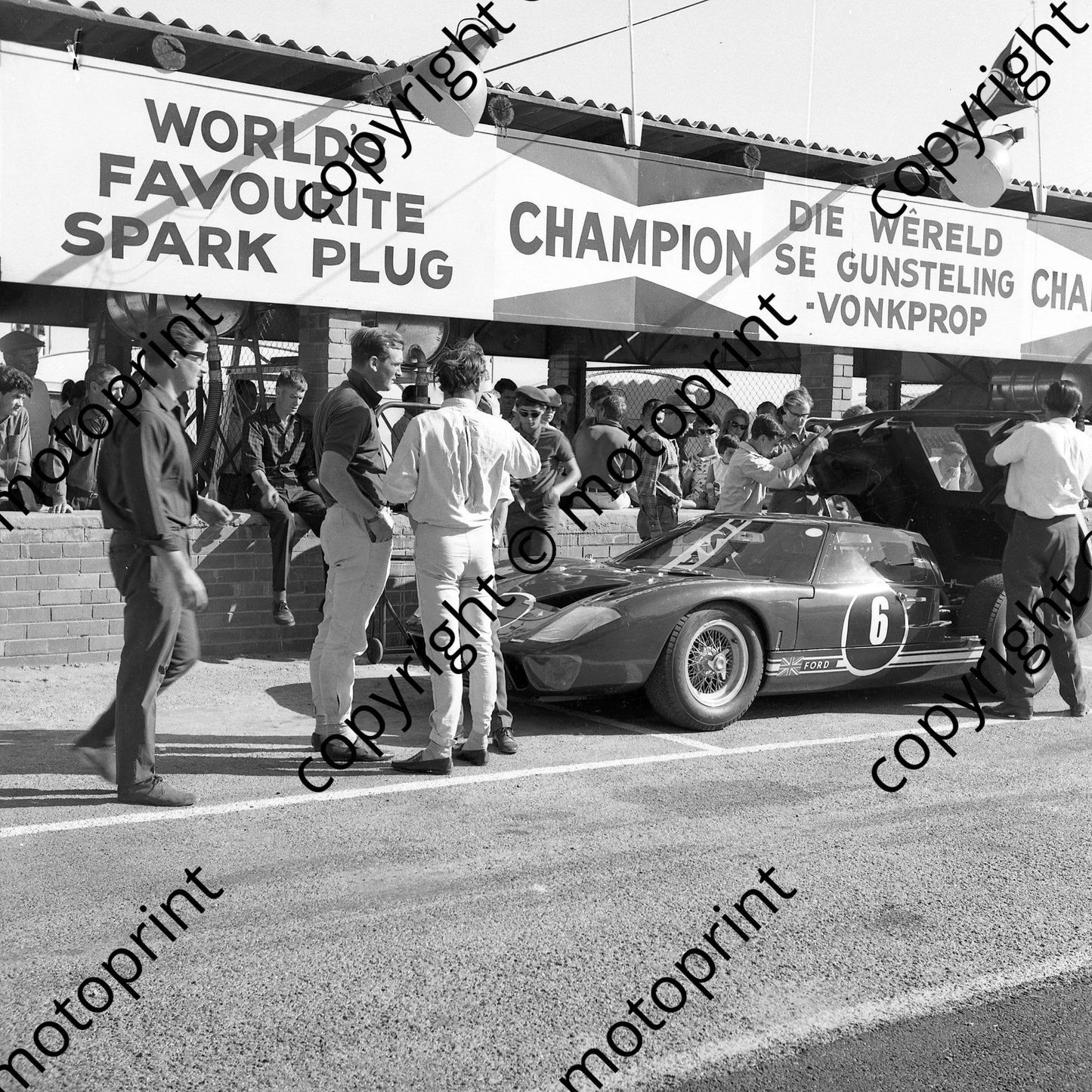 1965 6 Peter Sutcliffe, Innes Ireland in front of car, Ford GT40 (courtesy Ken Stewart) (9)