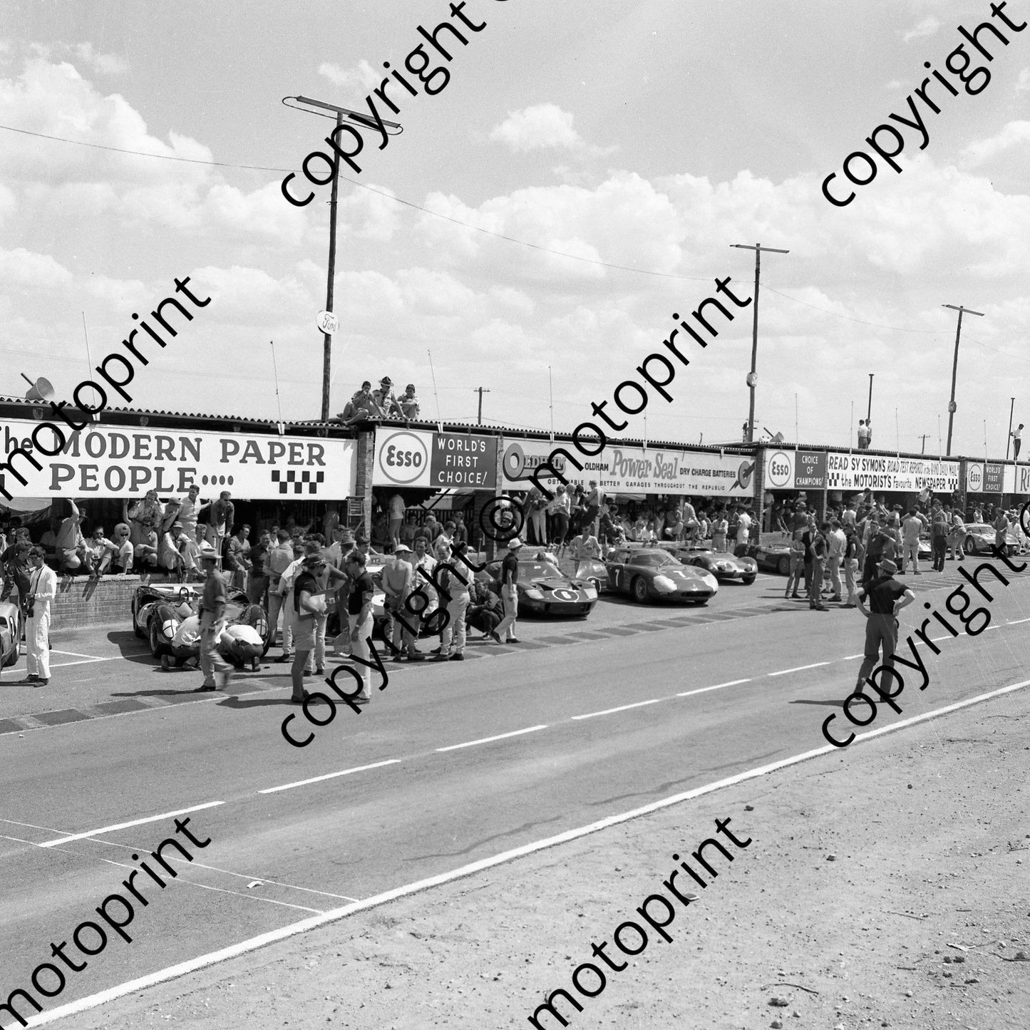 1965 Le Mans start line up 6 Sutcliffe Ireland GT40 7 Love SPence Ferrari 275LM, 8 Botha Mellet Elva Porsche (courtesy Ken Stewart) 657