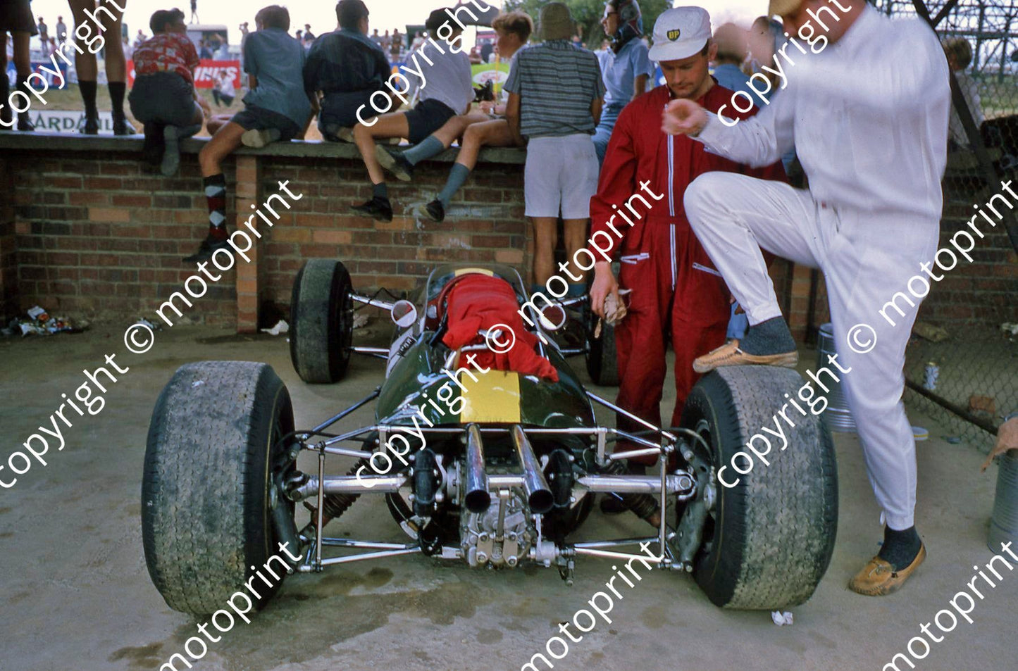 1965 Rand GP Lotus 33 Jo Bonnier at car (thanks Vito Momo via G Cavalieri) 29