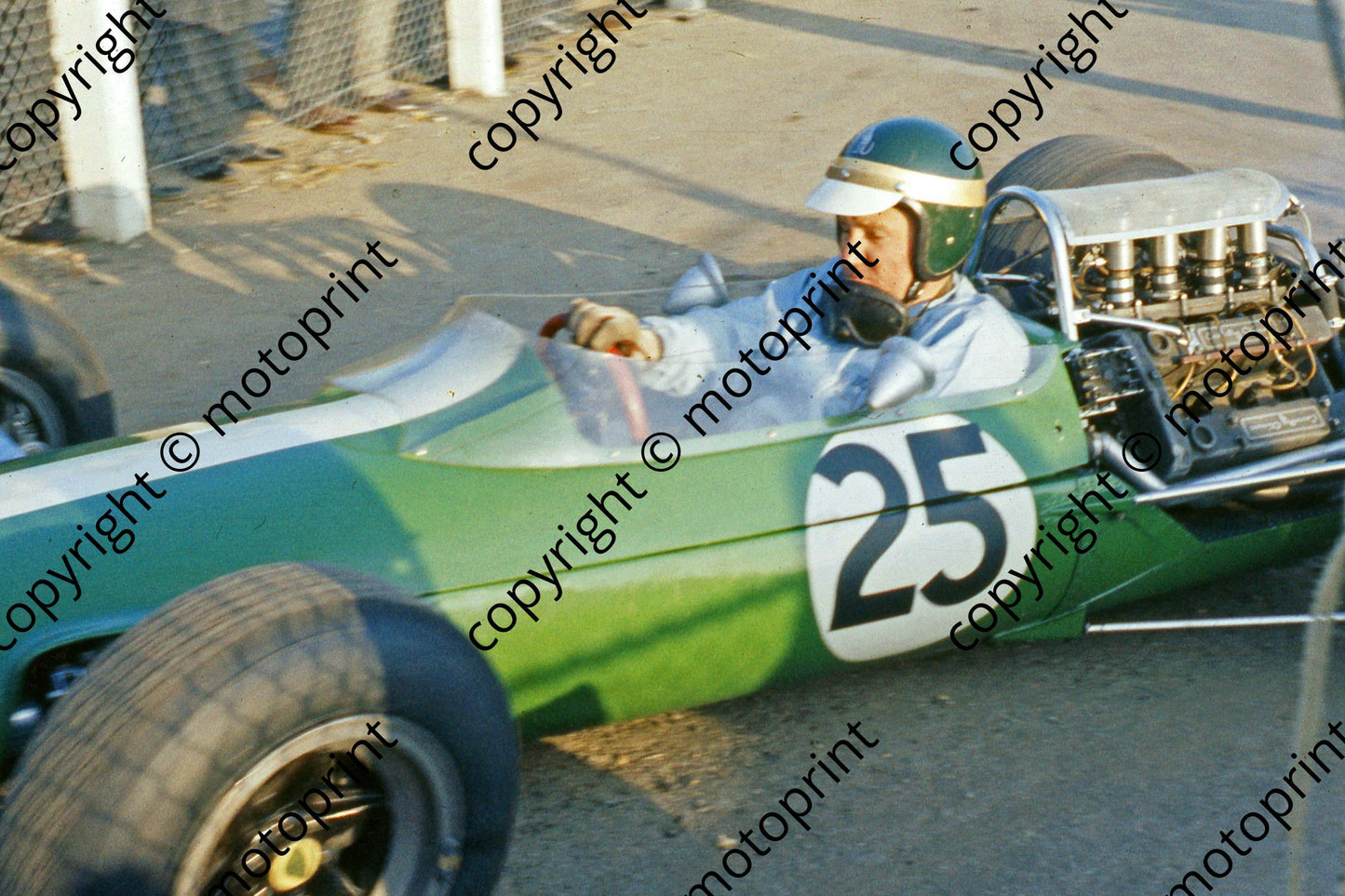 1965 a4 25 Paul Hawkins_ Dick Stoop Lotus 33 (courtesy Roger Swan) 044