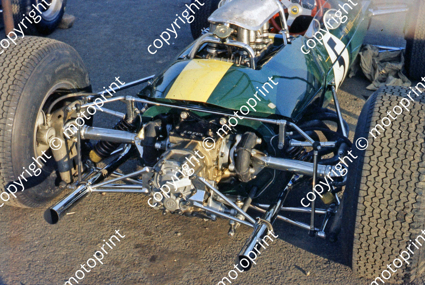 1965 a4 5 Jim Clark Lotus 33 (courtesy Roger Swan) ed 014