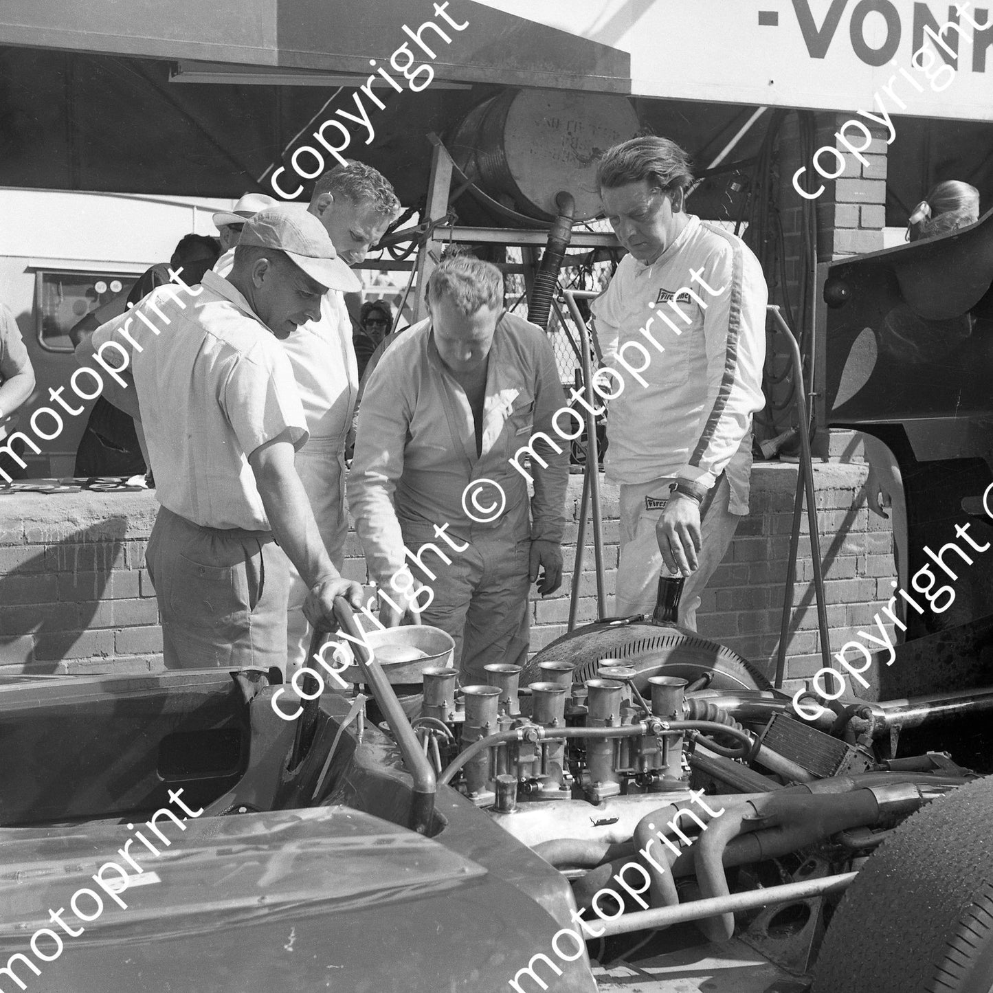 1966 1 Roy Pierpoint Doug Serrurier Lola Ford T70 (courtesy Ken Stewart) (1)