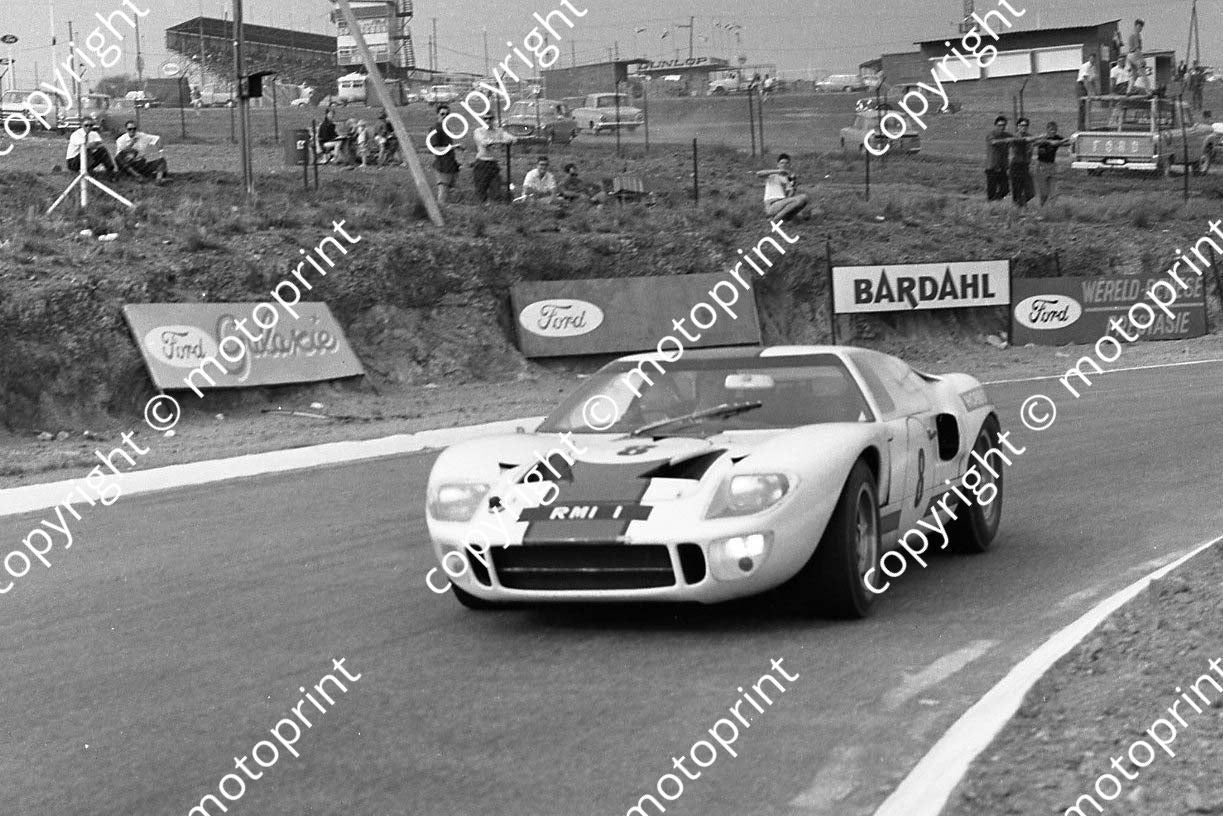 1966 8 David Hobbs Mike Spence Ford GT40 (2) cropped (courtesy Ken Stewart)