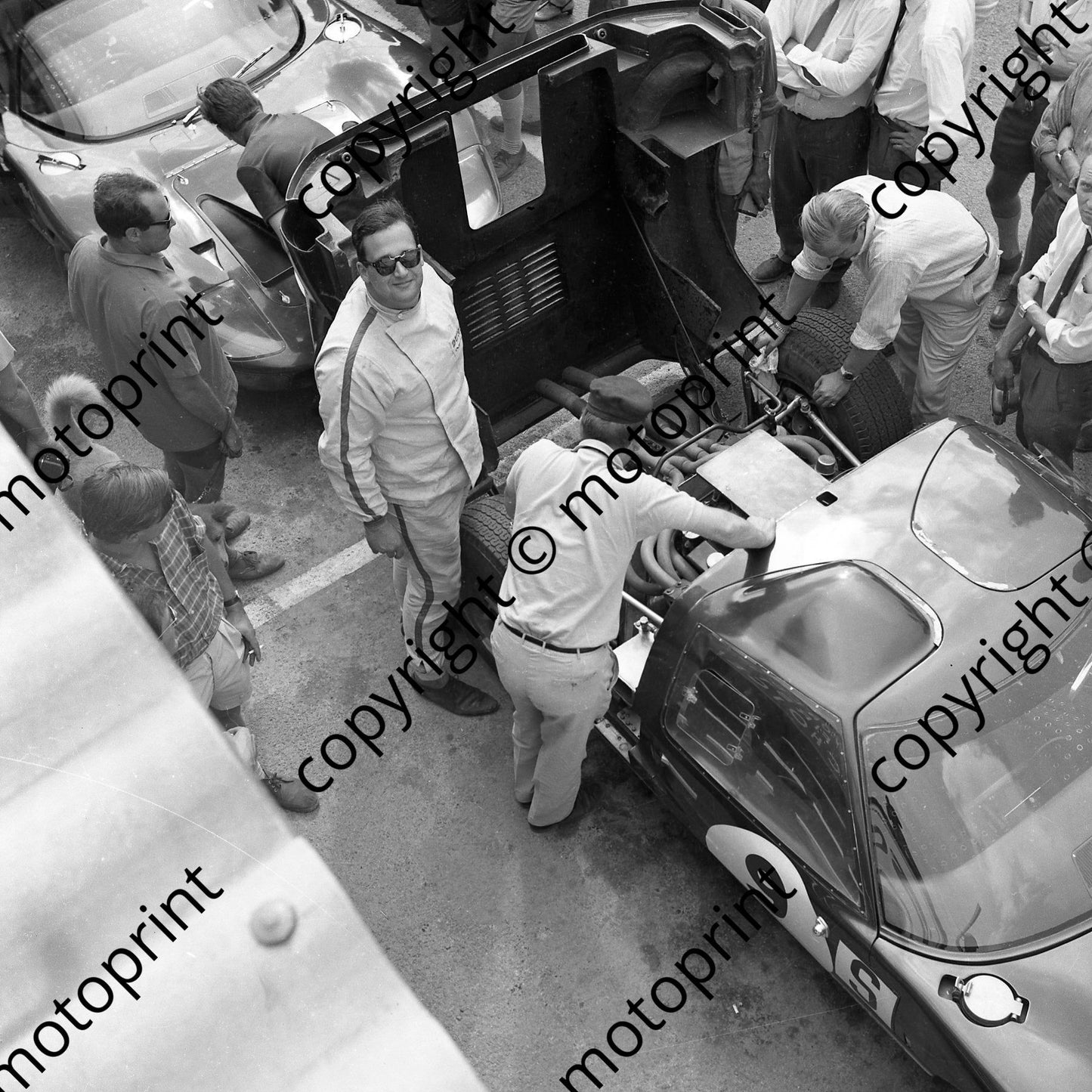 1966 9 Ed Nelson Colin Crabbe (looking up at camera) Ford GT40 (courtesy Ken Stewart) (3)