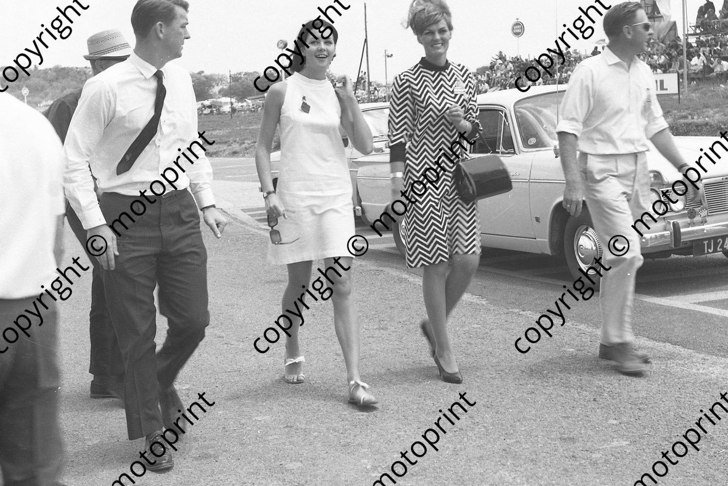 1966 Miss South Africa, with handbag (courtesy Ken Stewart) 770