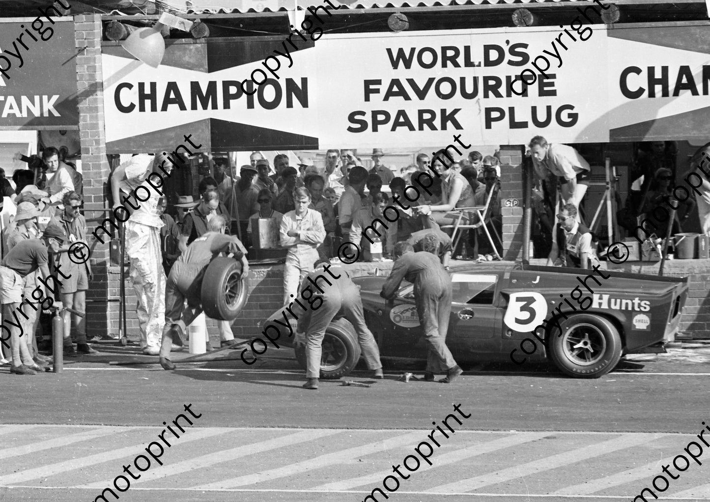 1967 3 Lola Chev pit stop Hawkins Love A4 (courtesy Ken Stewart) (1)