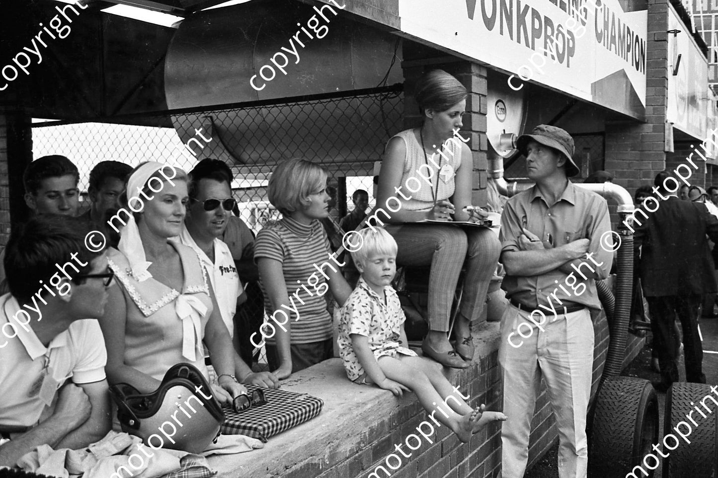 1967 3 Murrell Love left behind pit counter, Jenny Rory Stewart, Lyn Russell (courtesy Ken Stewart) 301