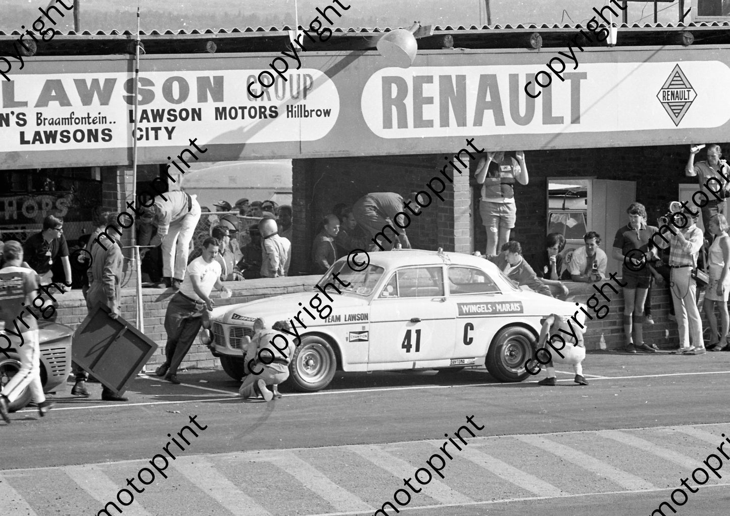 1967 41 Volvo 122S Frank Wingels Dirk Marais pit stop A4 (courtesy Ken Stewart) (10)