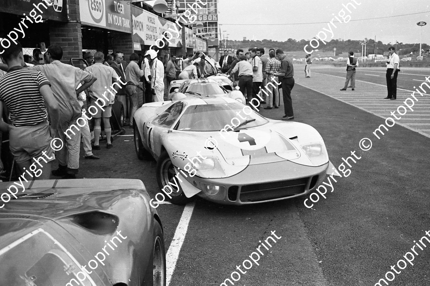 1967 4 Mirage Ford Jackie Ickx Brian Redman, Frank Gardner behind in helmet (courtesy Ken Stewart) 257