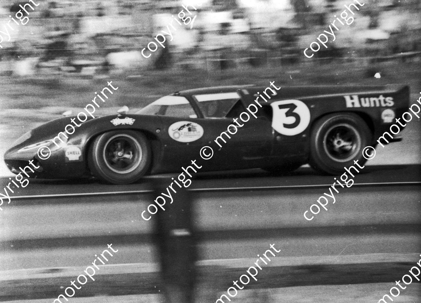 1967 9 hr 3 Paul Hawkins. John Love(Malcolm Sampson Motorsport Photography) 548