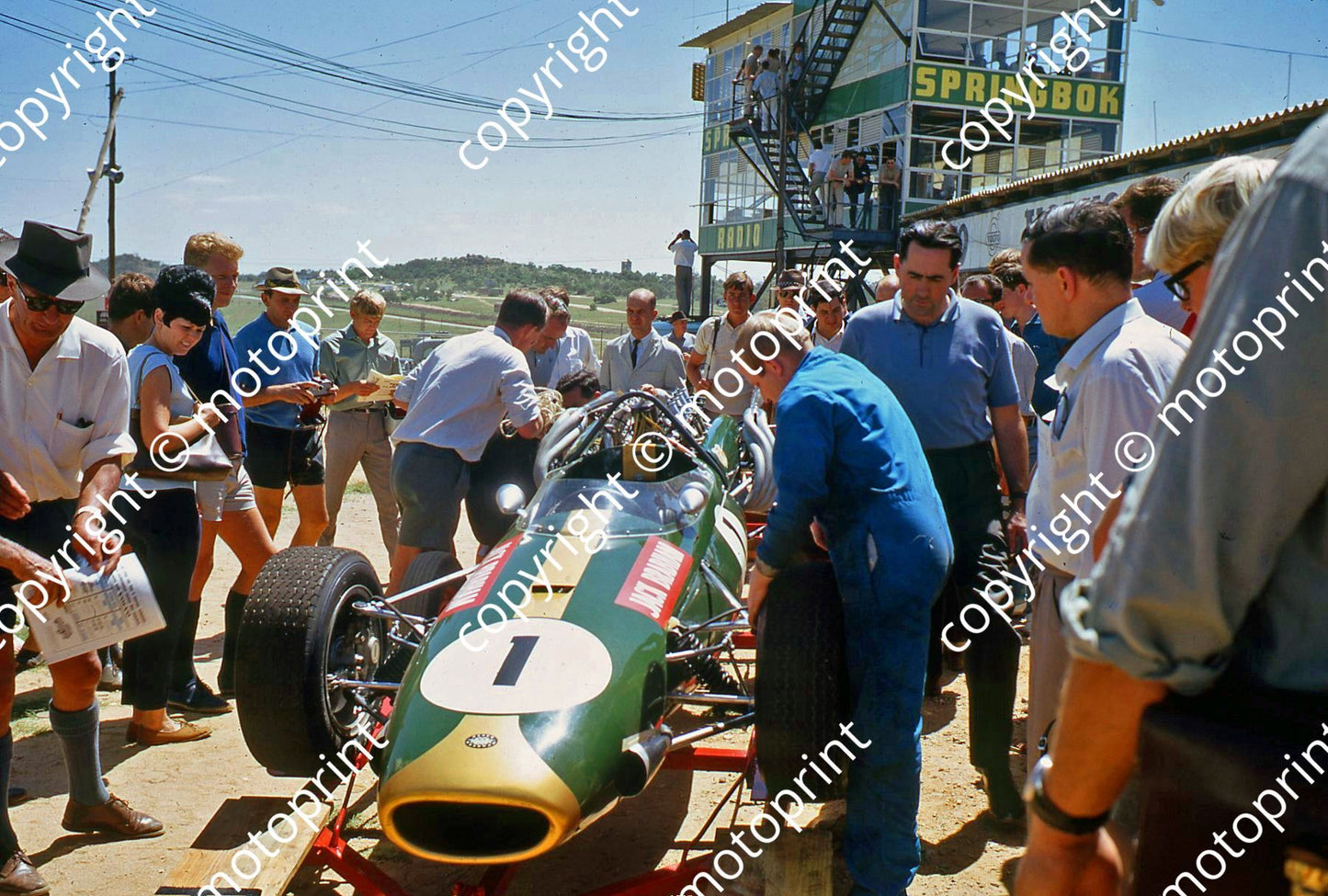 1967 SA GP Brabham BT20 J Jack Brabham next to car blue shirt right (thanks Vito Momo via G Cavalieri) 025