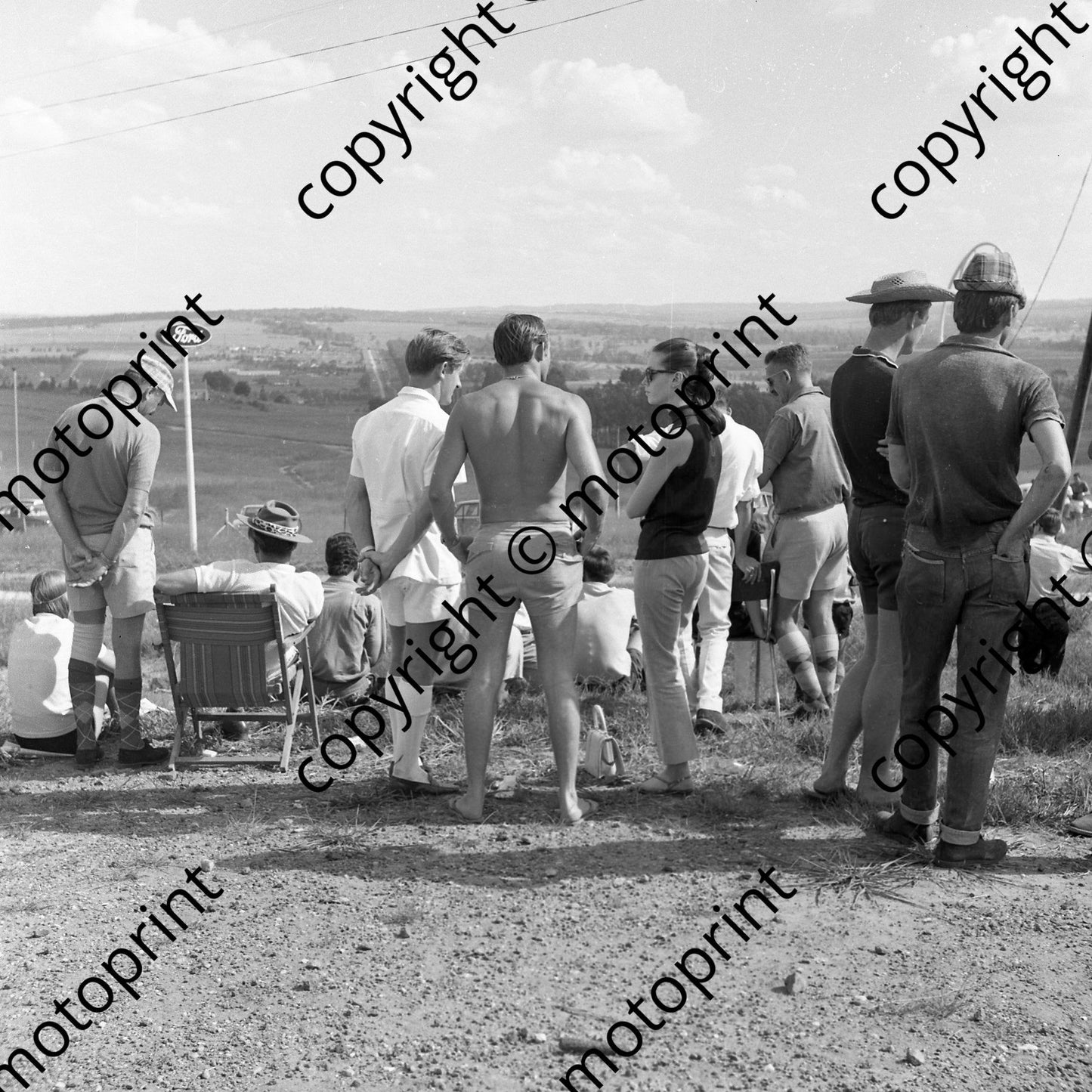 1967 SA GP Clubhouse spectators check if Danny Alderton in all white kit, Mike Hailwood centre (courtesy Ken Stewart)