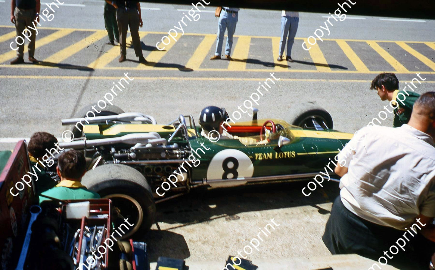 1967 SA GP Graham Hill Lotus BRM 43 pits (thanks Vito Momo via G Cavalieri) 035