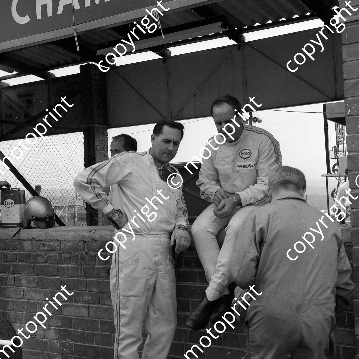 1967 SA GP Jack Brabham Denny Hulme (courtesy Ken Stewart) 057