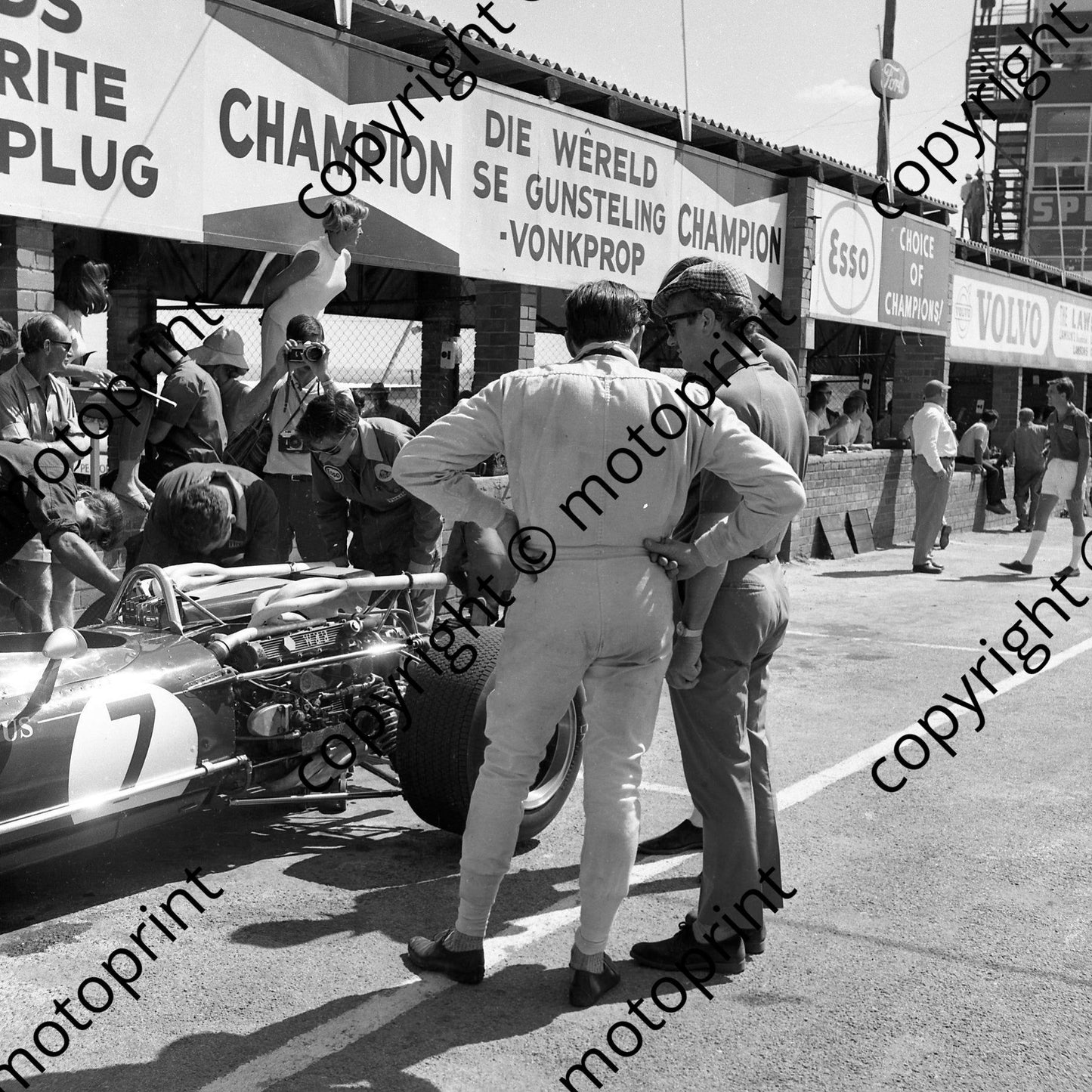 1967 SA GP Jim Clark Colin Chapman, Lotus BRM 43 (courtesy Ken Stewart) 136