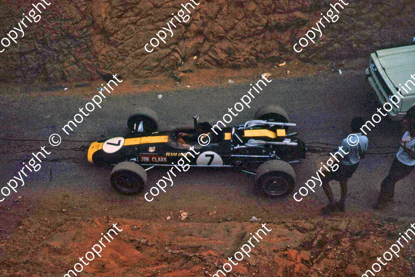 1967 SA GP Lotus BRM 43 Jim Clark tunnel to inner circuit (thanks Vito Momo via G Cavalieri) (2)