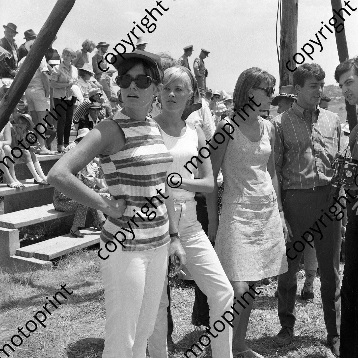 1967 SA GP Sam Haskins_ models. Note policeman with binoculars background (courtesy Ken Stewart) 076