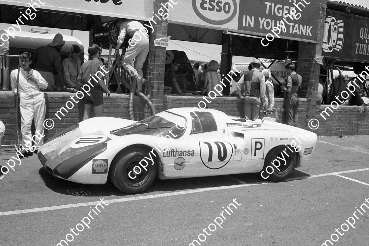 1968 10 Porsche 907 Hans Hermann Hans Dieter Dechent (courtesy Ken Stewart) 339