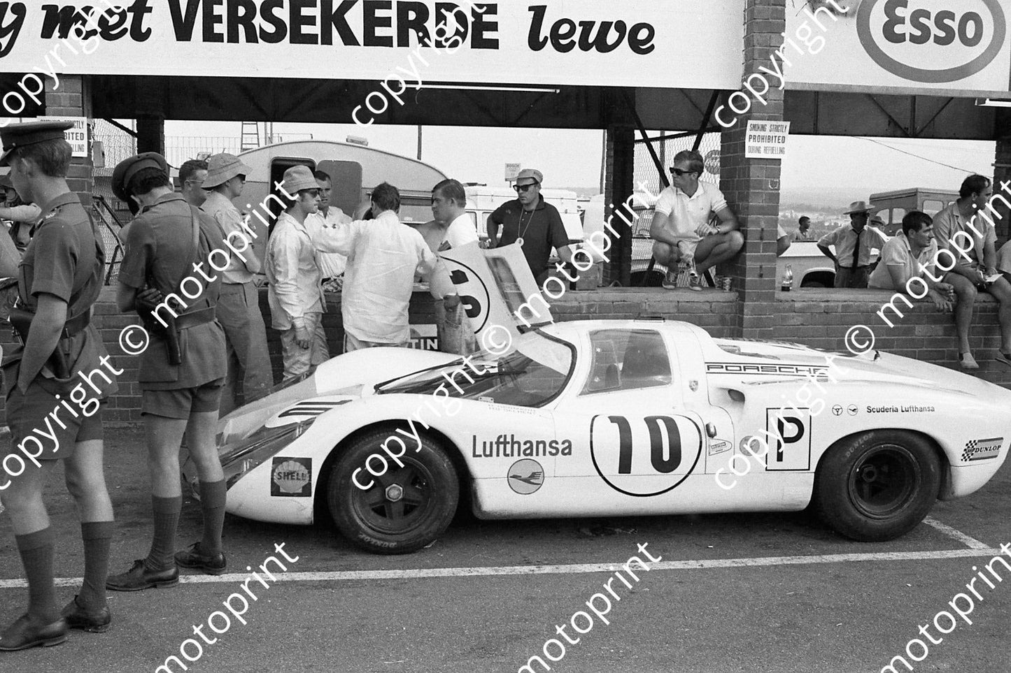 1968 10 Porsche 907 Hans Hermann Hans Dieter Dechent (courtesy Ken Stewart) 427 (2)