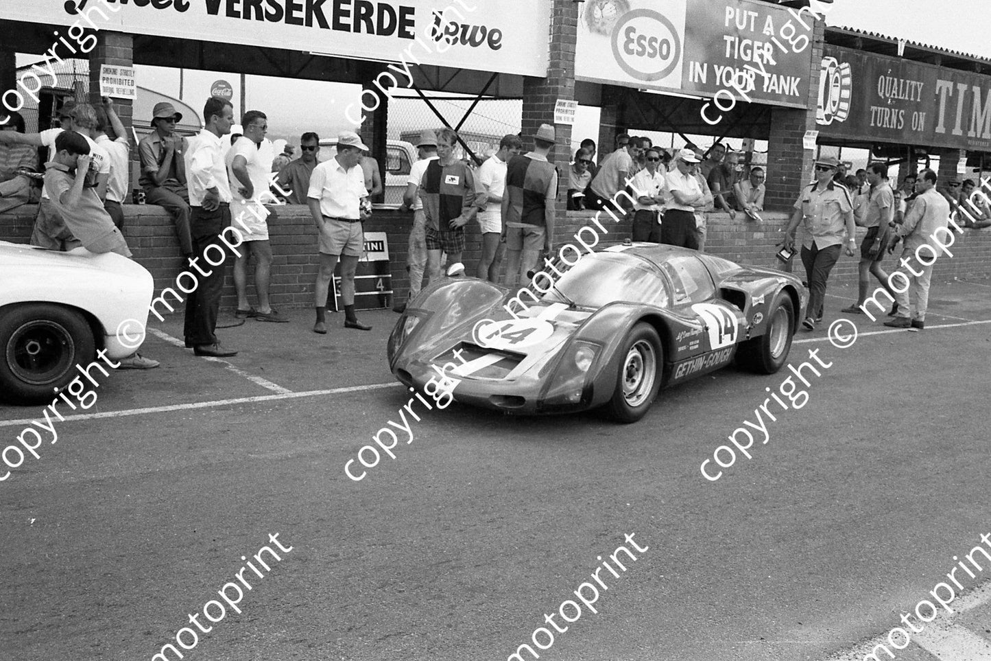 1968 14 Porsche 906 Peters Gethin and Gough leaving pits (courtesy Ken Stewart) (1)