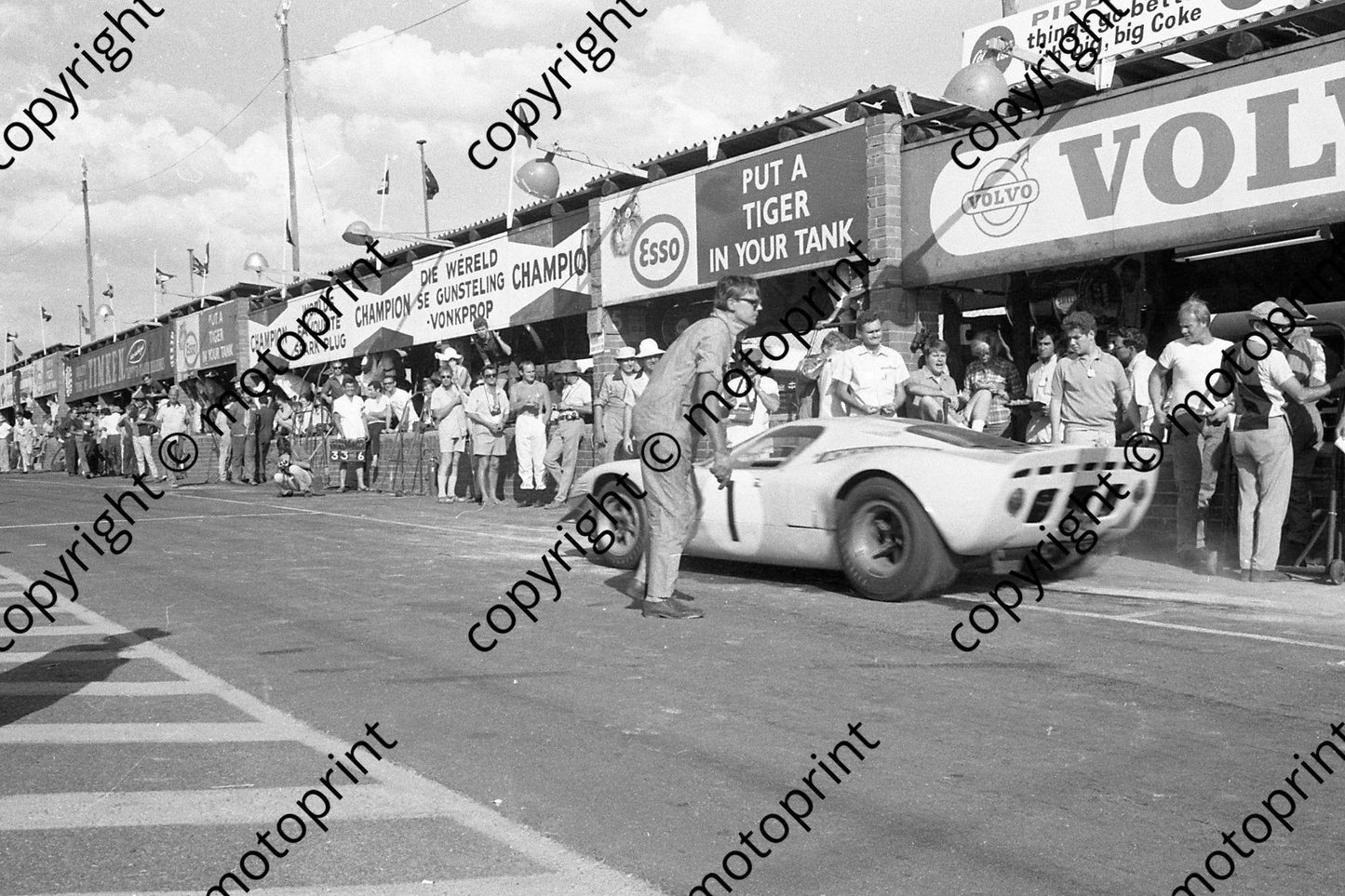 1968 1 Mirage Ford leaving pits Jackie Ickx David Hobbs (courtesy Ken Stewart) (1)