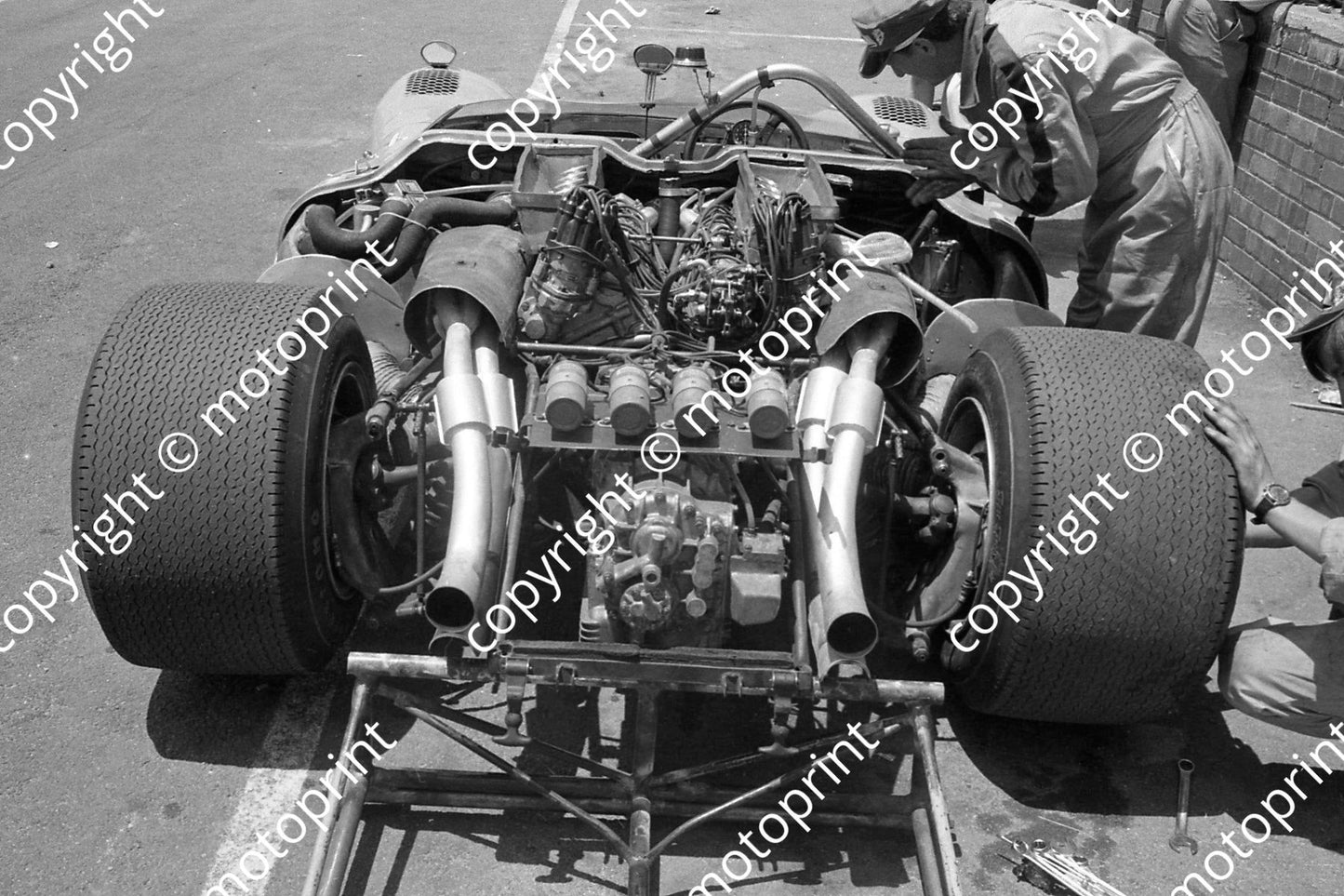 1968 4 Ferrari P4 CanAm Paul Hawkins John Love (courtesy Ken Stewart) (6)