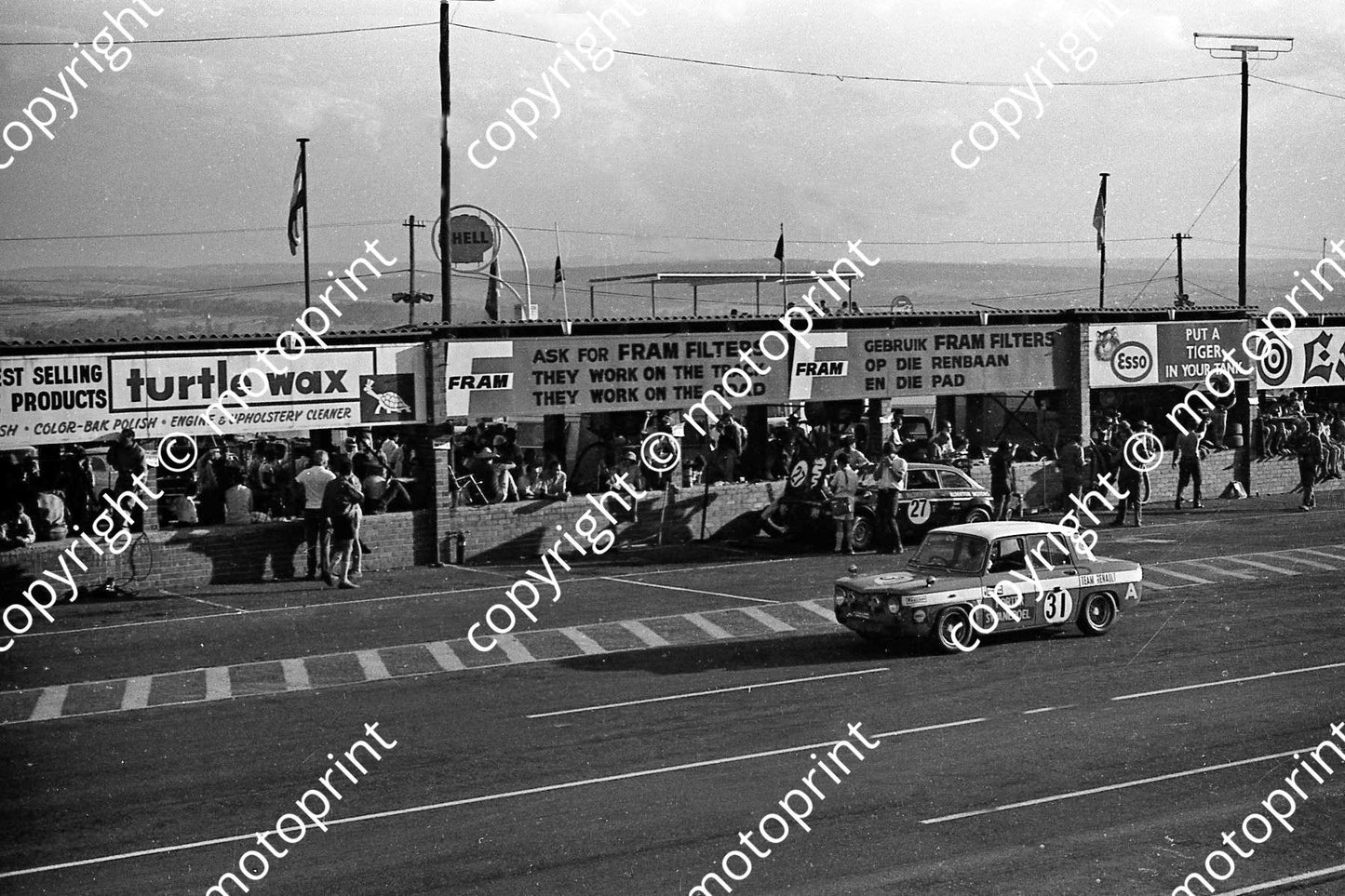 1968 9hr 31 R8 Porter Swanepoel, 27 Alfa Alderton Driver (permission Malcolm Sampson) edited(2)