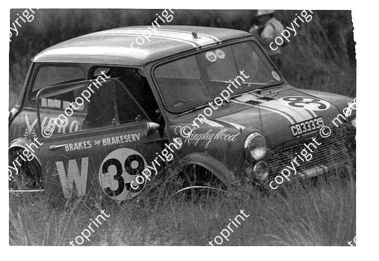 1968 Hesketh 6 Hour Kingsley Wood, David Pearson - RF wheel off again