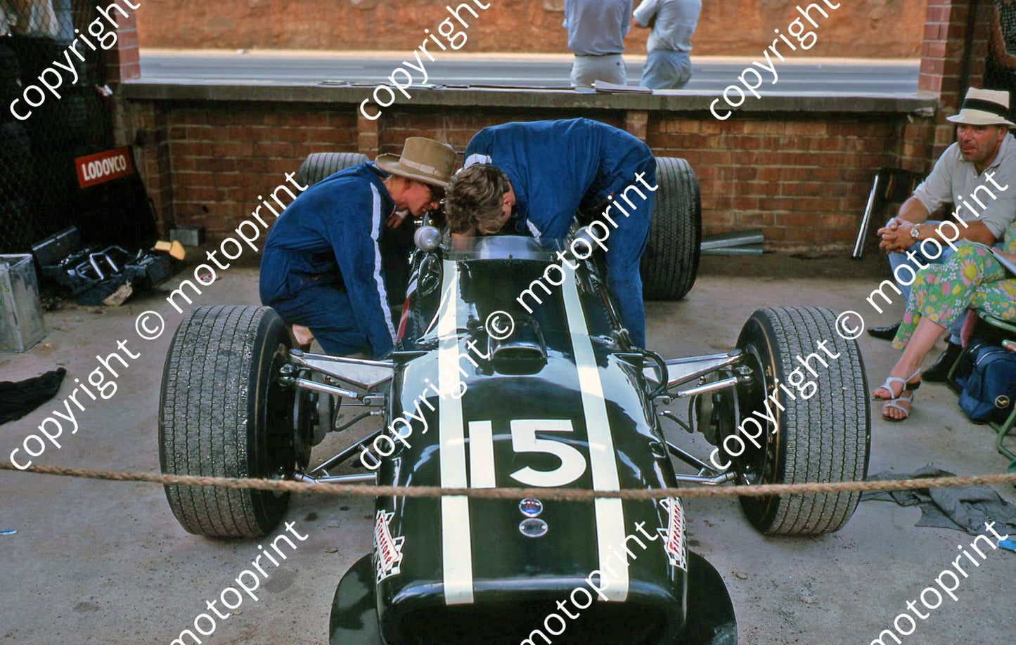 1968 SA GP Cooper Maserati Ludovico Scarfiotti John Cooper to right (thanks Vito Momo via G Cavalieri) 074
