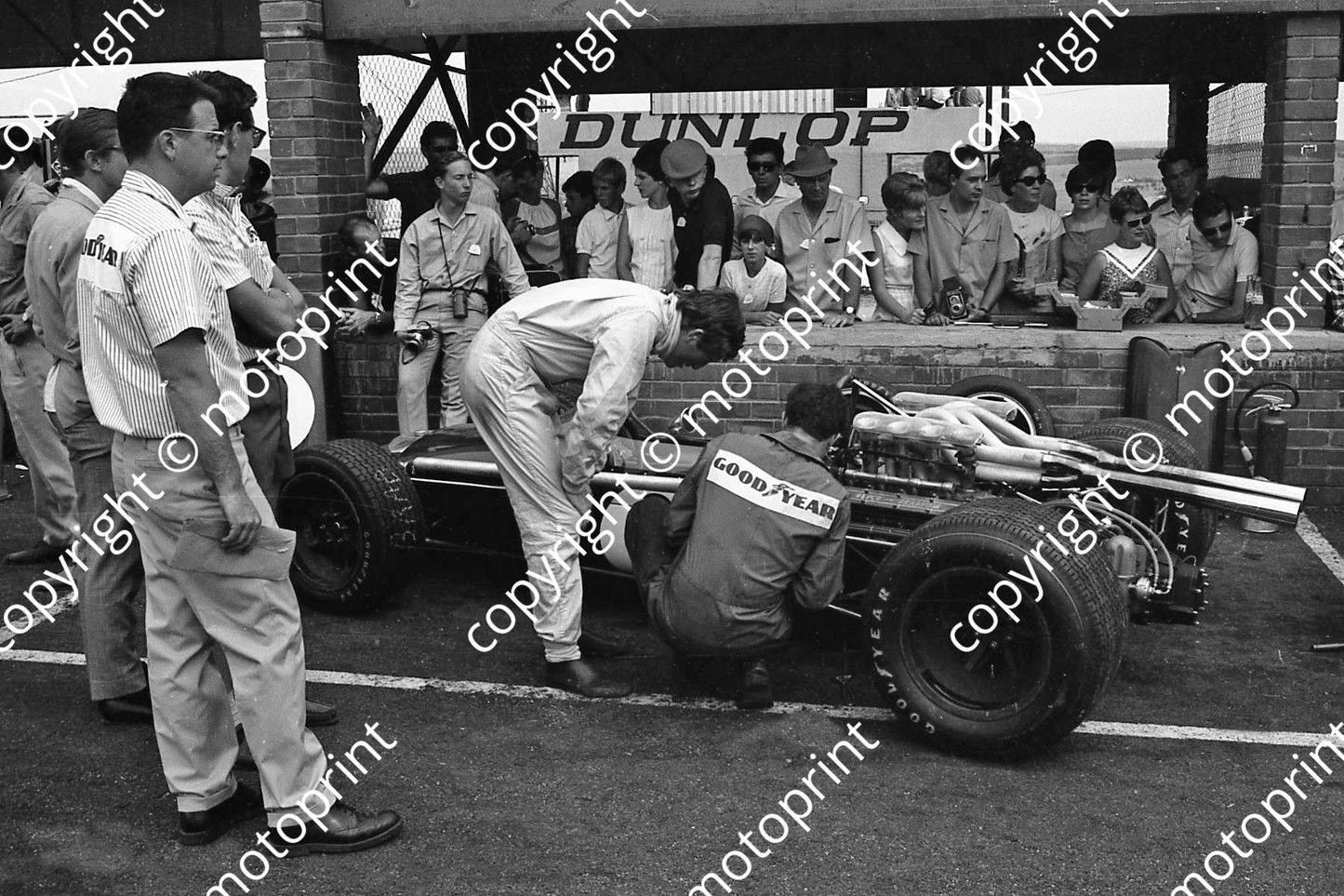 1968 SA GP Jochen Rindt BT24 note _pit staff_ (courtesy Ken Stewart) 028
