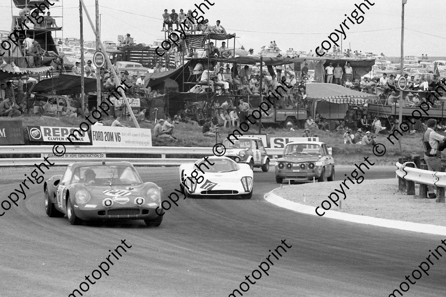 1969 20 Chevron BMW B8 Jack Holme John Rowe 17 Chevron B16 Digby Martland Charles Lucas 29 Renault Phil Porter Chris Swanepoel 554