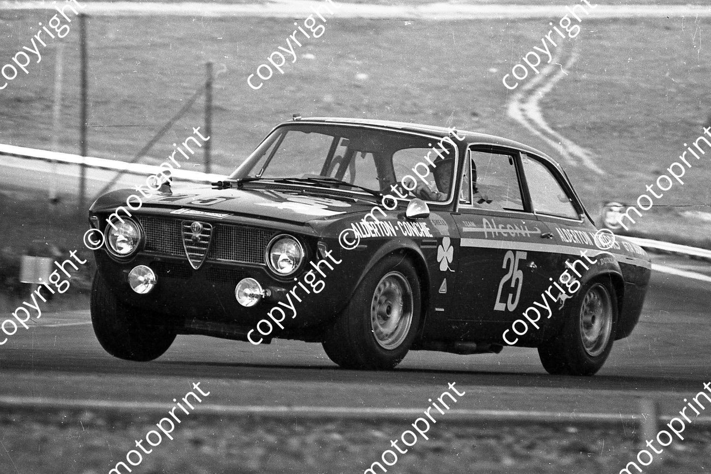 1969 9hr 25 Alfa GTA JUnior Danny Alderton John Conchie ns 008