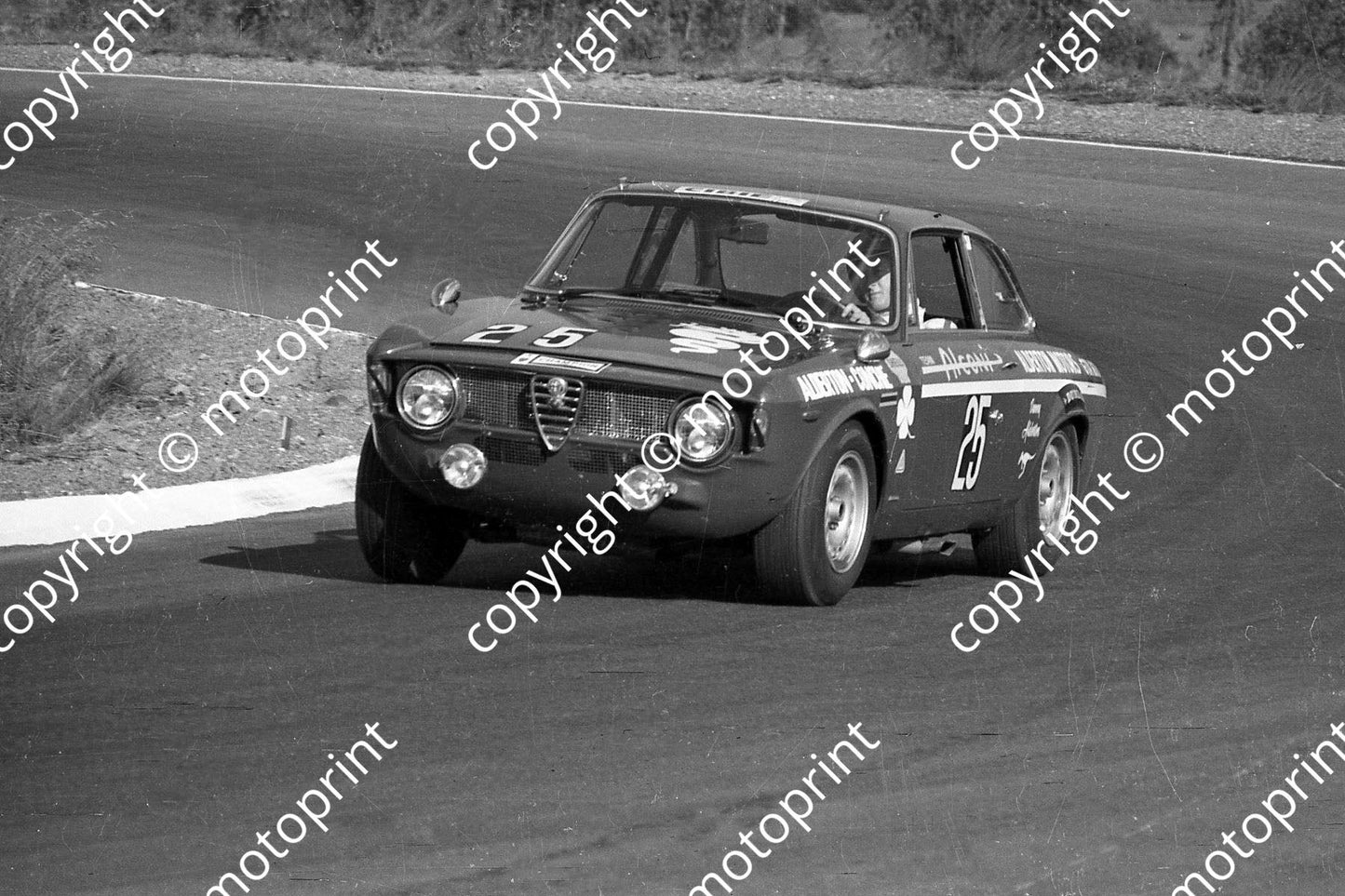 1969 9hr 25 Alfa GTA JUnior Danny Alderton John Conchie ns 018