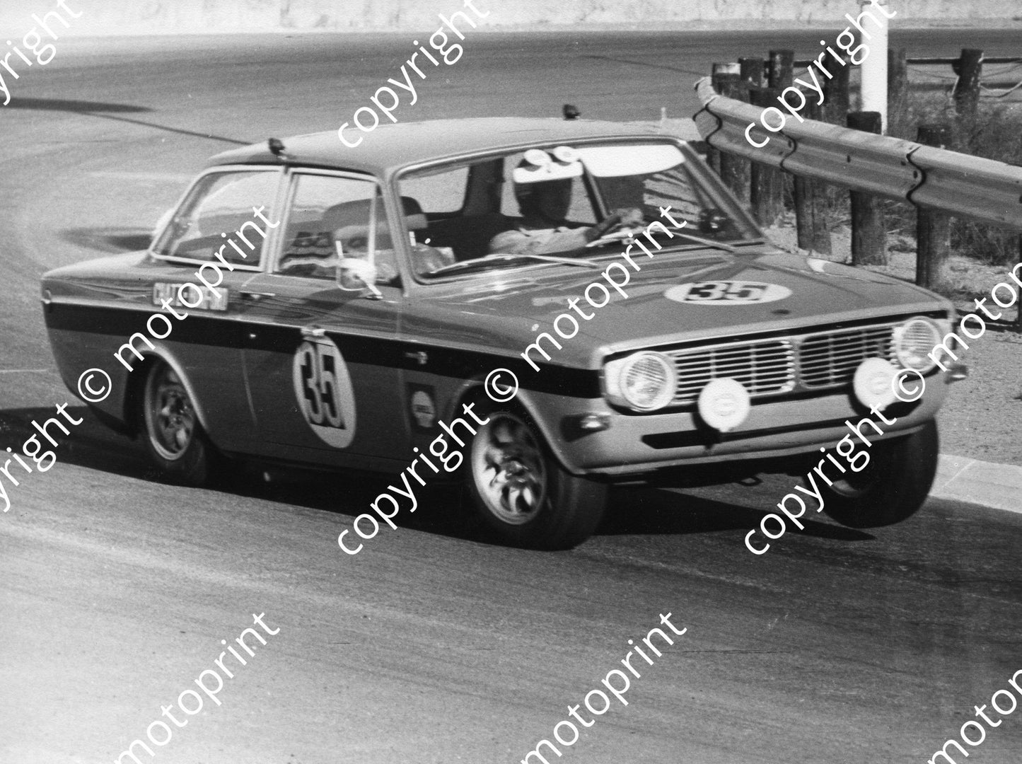 1969 9 hr 35 Arnold Chatz Colin Burford Volvo (Permision Malcolm Sampson Motorsport Photography)39