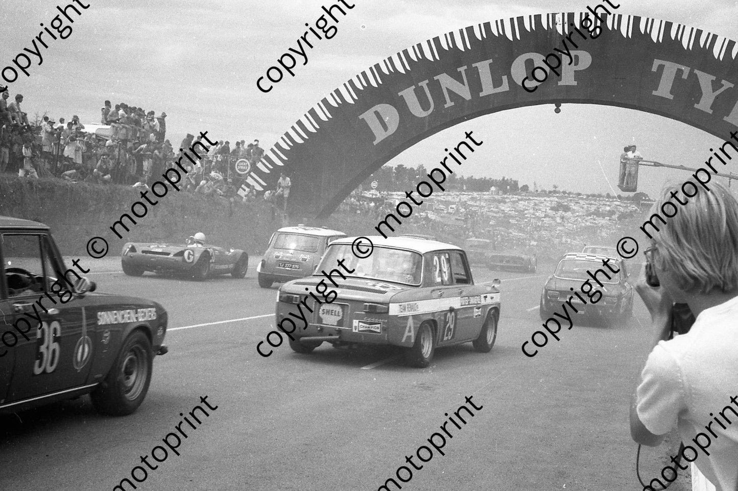 1969 9hr SL 29 R8 P Porter C Swanepoel(16)