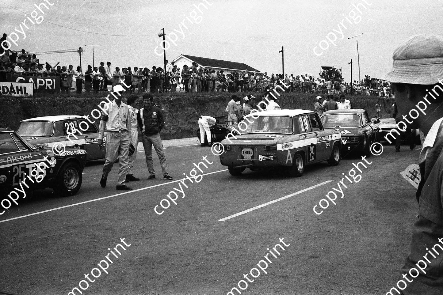1969 9hr SL 29 R8 P Porter C Swanepoel_ 28 S Porter G Mortimer_ 25 Alfa GTa Alderton Conchie, man with arm ban chief marshall Bob Ford (35)