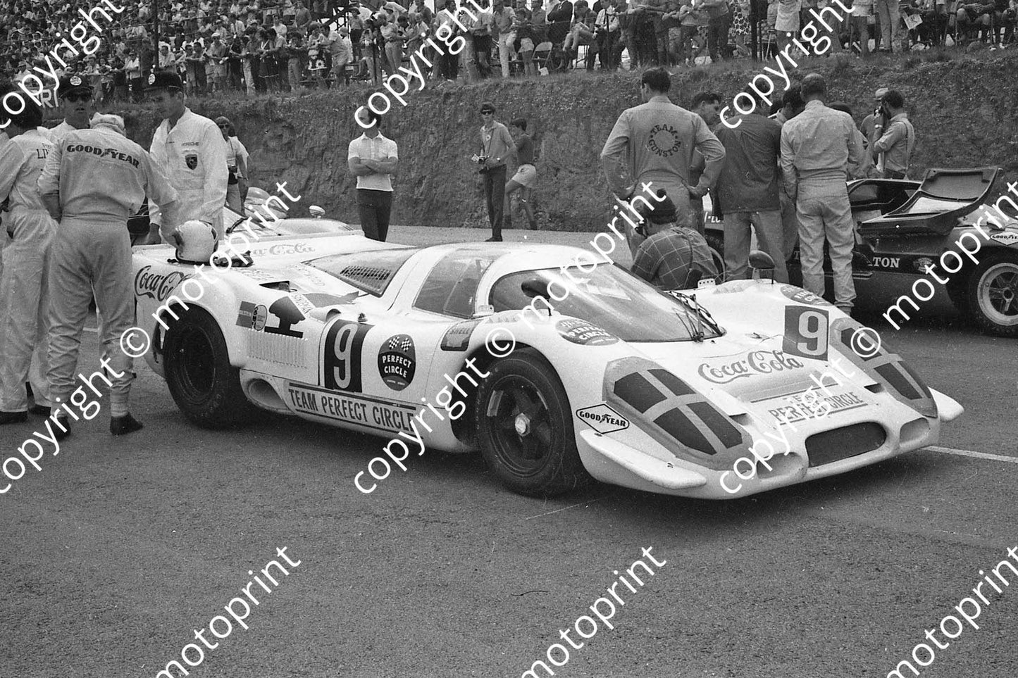 1969 9hr grid 9 Porsche 917 Piper Attwood (13)