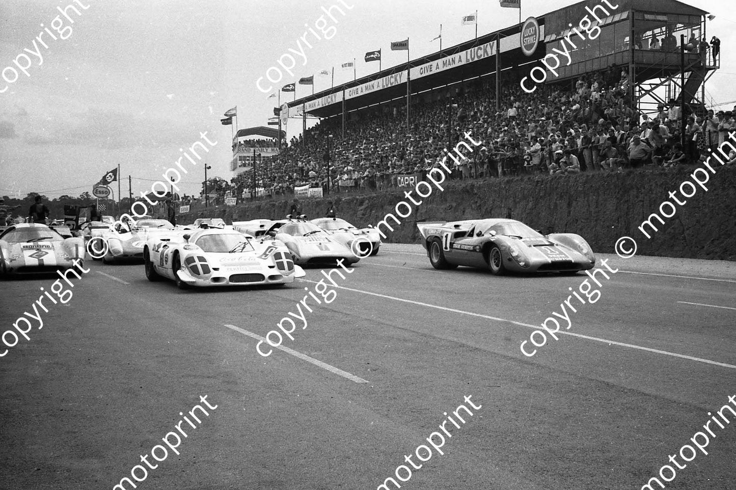 1969 9hr grid Lola T70 Bonnier, Porsche 917 Attwood, Lola T70 D_ Udy, Mirage Hailwood Gethin, Lola Redman Love (30)