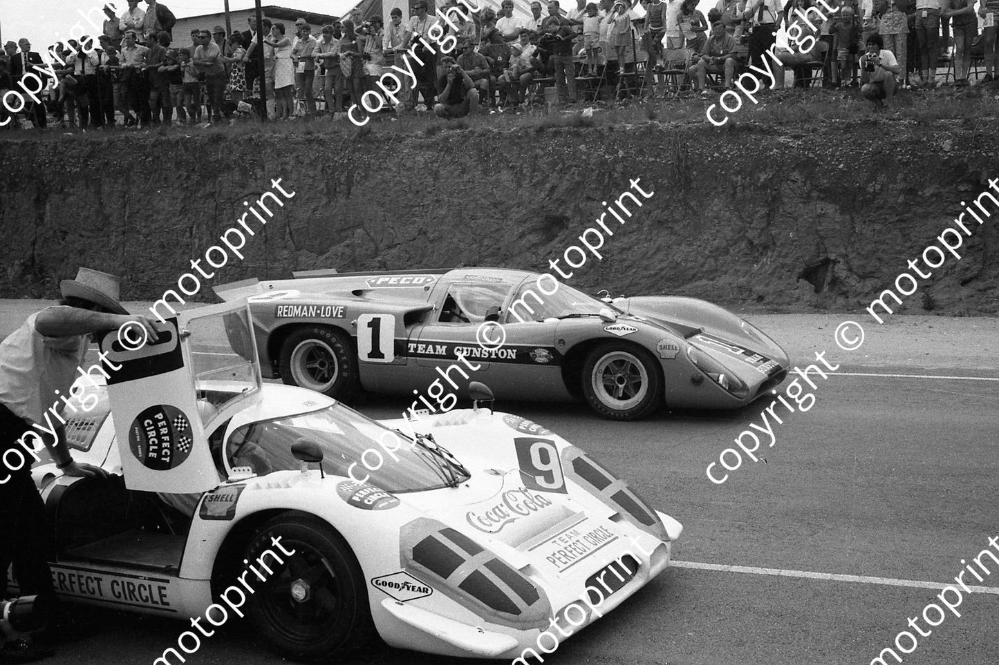 1969 9hr grid Porsche 917, Lola T70 (24)