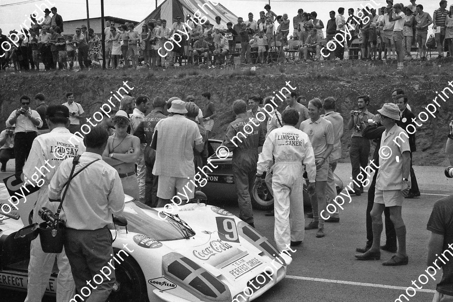 1969 9hr grid bare chest Richie Bray, behind are Wisell, Bonnier_ Love far right (22)
