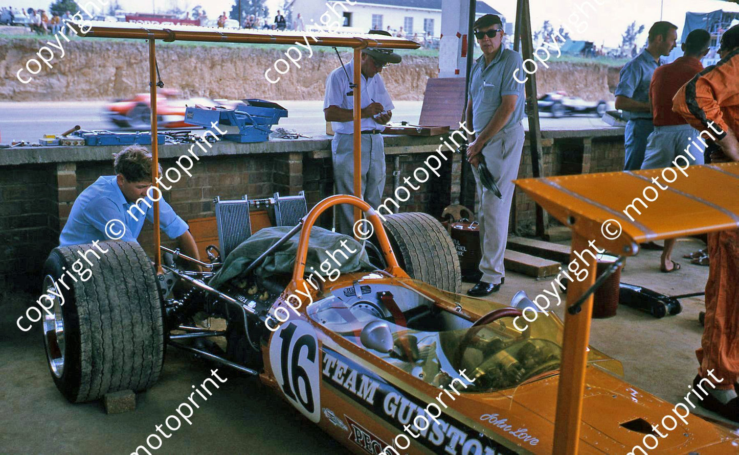 1969 SA GP Lotus 49 John Love Gunston close up pits (thanks Vito Momo via G Cavalieri) 016