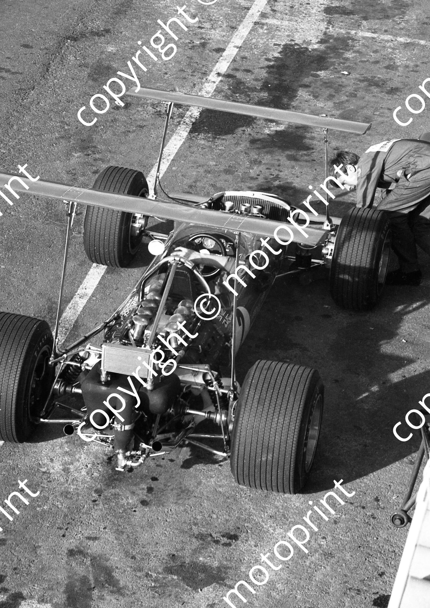 1969 SA GP Lotus 49 Rindt note oily pit road (courtesy Ken Stewart) 054