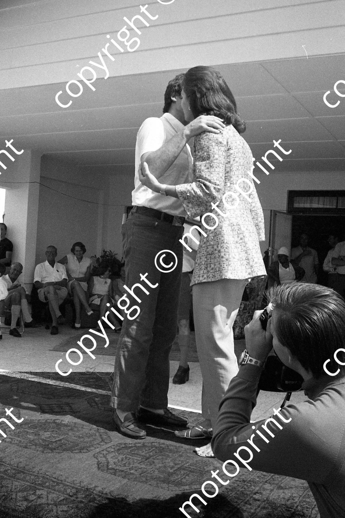 1969 SA GP prizegiving Miss South Africa Mitzi Stander, Oliver (courtesy Ken Stewart) 009